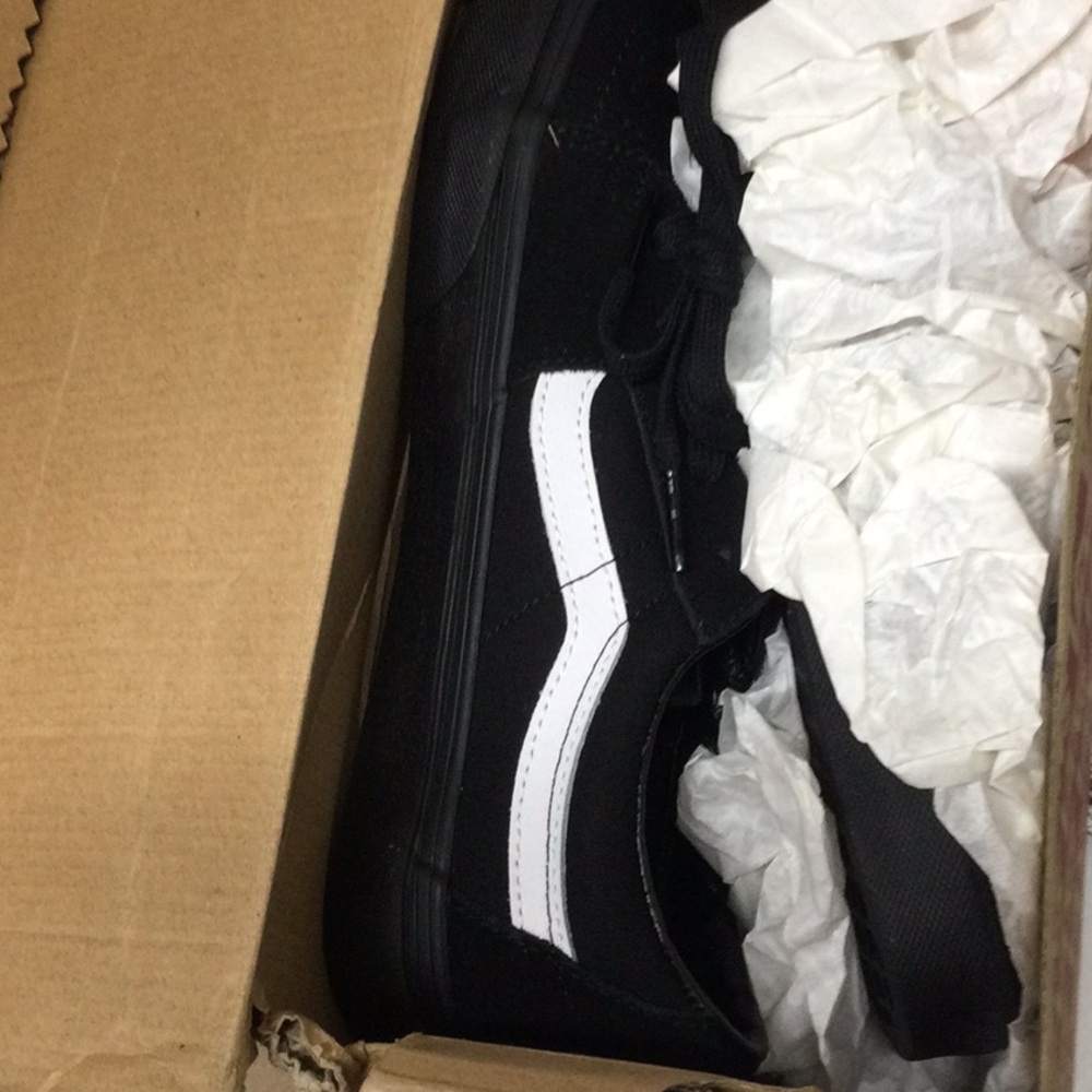 New Vans Shoes - Picture 2 of 14